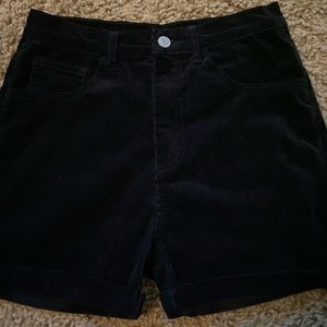 Corduroyed brandy mid-rise shorts